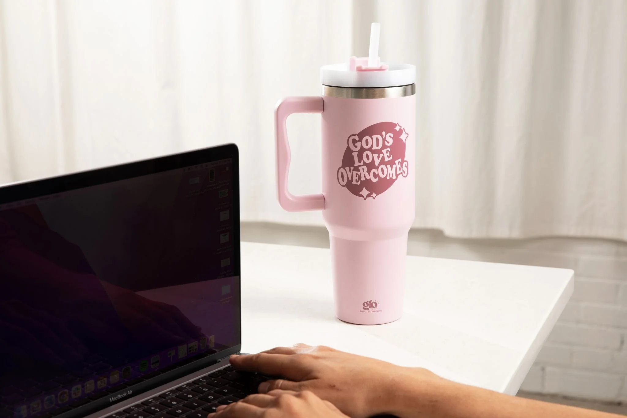 God's Love Overcomes 40oz Tumbler w/ Handle - Image 4
